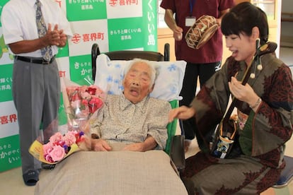 Nabi Tajima, de 117 años (centro) en una foto del 18 de septiembre 2017.