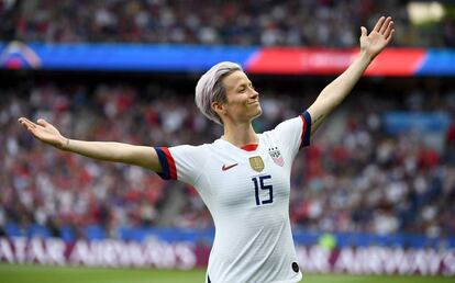 Megan Rapinoe celebra la victoria de Estados Unidos en el mundial de Francia, en junio.