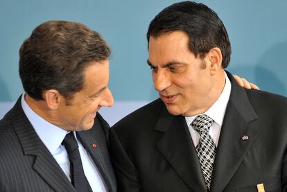 Nicolas Sarkozy conversa con Zine el Abidine Ben Ali, en julio de 2008 en París.