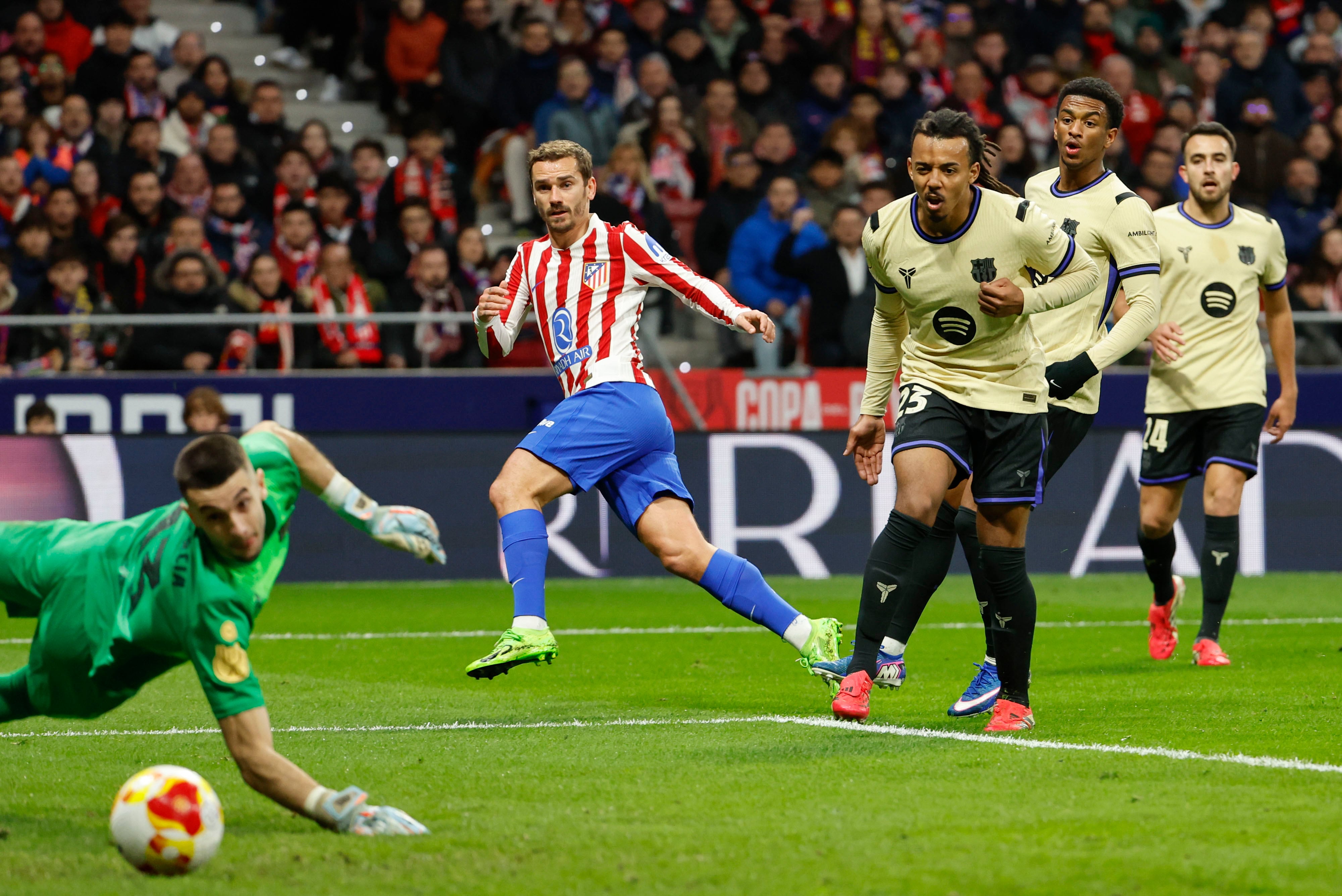 Griezmann marca para el Atlético ante el Barcelona en la Copa del Rey.