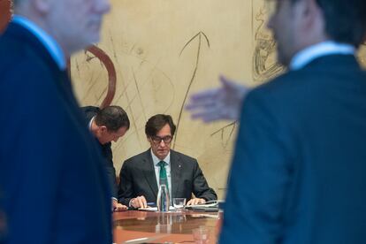 El presidente de la Generalitat, Salvador Illa, durante la reunión semanal del Govern, celebrada este martes.