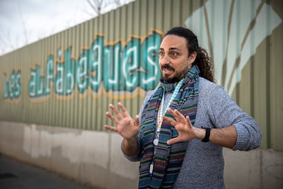 Miquel Álvarez, el profesor del instituto de Bétera (Valencia) que sufrió una agresión homófoba por parte de un grupo de alumnos en el patio del centro.