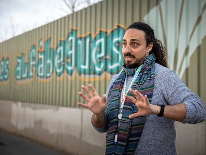 Miquel Álvarez, el profesor del instituto de Bétera (Valencia) que sufrió una agresión homófoba por parte de un grupo de alumnos en el patio del centro.