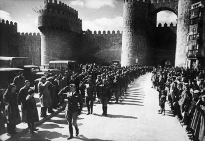 Desfile de la Legión Cóndor, en Ávila en mayo de 1939.