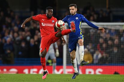 Saúl, a la derecha, con el Chelsea.