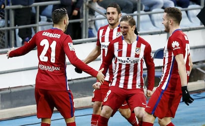 Fernando Torres celebra un gol con sus compa&ntilde;eros. 