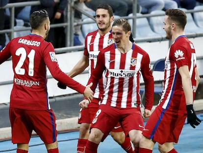 Fernando Torres celebra un gol con sus compa&ntilde;eros. 