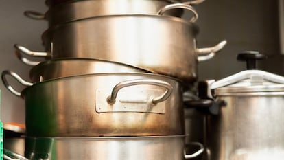Este es el mejor organizador de ollas para la cocina que se puede comprar en Amazon