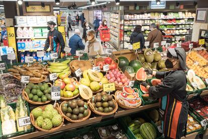 Un supermercado del País Vasco, en una imagen tomada a principios de mayo.