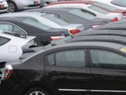 Varíos vehículos de la firma Toyota permanecen en la fábrica de Woburn, Massachusetts, EEUU, el 10 de octubre del 2012
