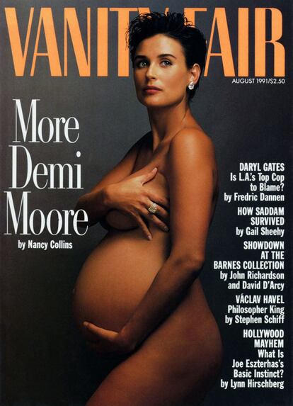 La fotógrafa Annie Leibovitz abrió la veda en el momento en que decidió quitarle a Demi Moore (con 28 años en 1991, embarazada de 7 meses de su segunda hija Scout LaRue) el vestido de Isaac Mizrahi y disparar el objetivo. Este gesto cambió la historia y convirtió a esta portada de 'Vanity Fair' en una de las más importantes y controvertidas de los años 90. Sin embargo, Leibovitz nunca entendió el furor que generó la sesión: “Para que fuese un gran retrato, no debería estar cubriendo sus pechos”.