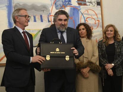 Rodríguez Uribes recibe la cartera de Cultura y Deporte de manos de su predecesor, José Guirao.