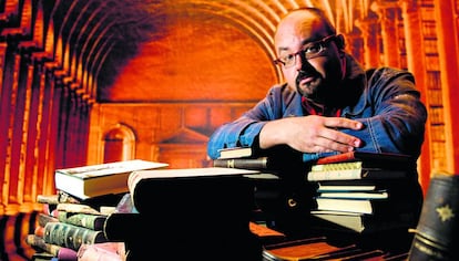 Carlos Ruiz Zaf&oacute;n trabaj&oacute; en varias agencias antes de ser escritor.