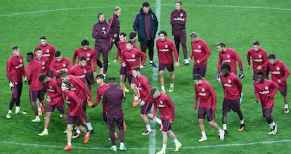 Los jugadores del Atlético, durante un entrenamiento en Melbourne.
