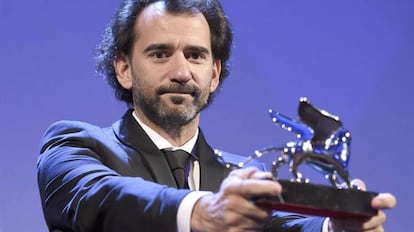 Pablo Trapero, con el León de Plata al Mejor Director en el Festival de Venecia en 2015.