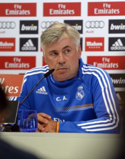 Ancelotti se dirige a los periodistas en la rueda de prensa del viernes.