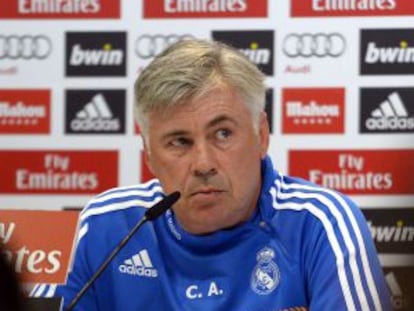 Ancelotti se dirige a los periodistas en la rueda de prensa del viernes.