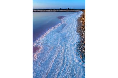 La salina de Biomaris, a la salida de Isla Cristina, una de las más artesanales de España.