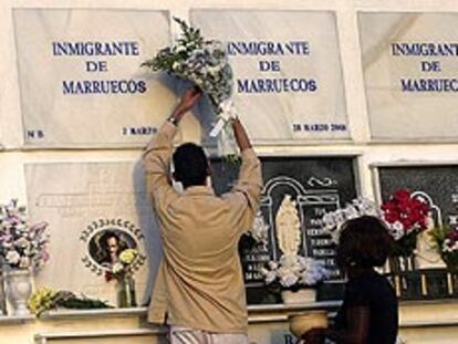 Tumbas de inmigrantes desconocidos en Andalucía