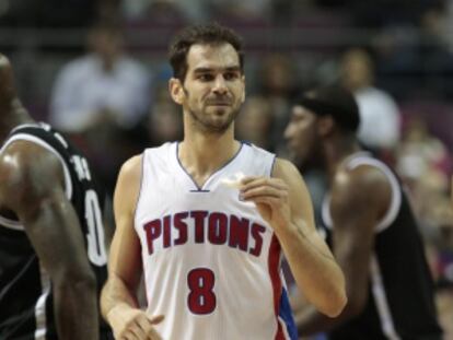 Calderón, durante un partido con los Pistons.