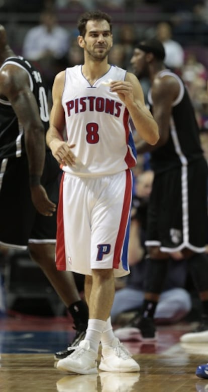 Calderón, durante un partido con los Pistons.
