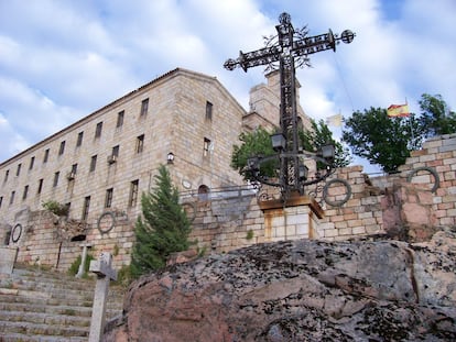 Cruz de hierro fundida por presos republicanos, en Andújar (Jaén). / FOTO CEDIDA POR EL INVESTIGADOR SANTIAGO DE CÓRDOBA