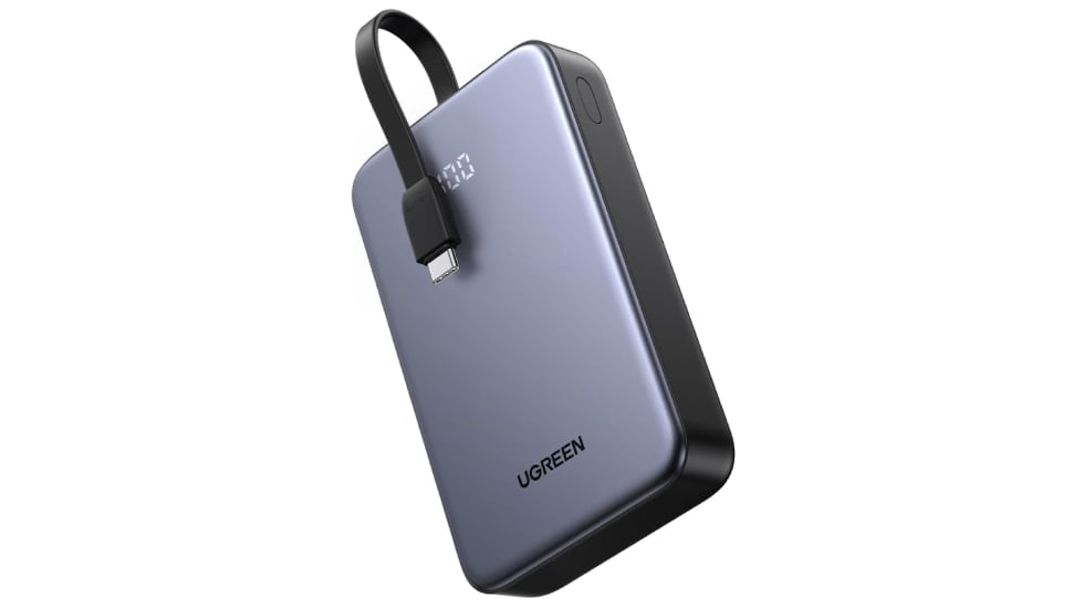 Batería externa Ugreen con cable integrado USB-C.
