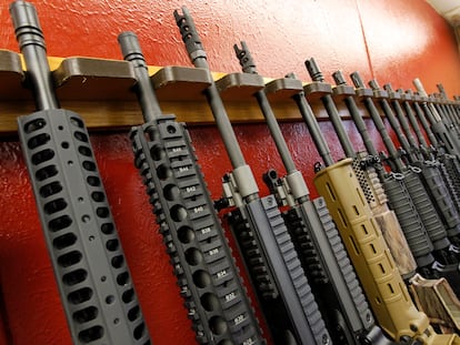 Fusiles de asalto de una tienda de Colorado, en una imagen de archivo.
