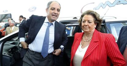 Francisco Camps y Rita Barber&aacute;, en una visita a la planta de Ford en Almussafes en 2010.