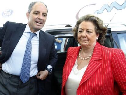 Francisco Camps y Rita Barberá, en una visita a la planta de Ford en Almussafes en 2010.