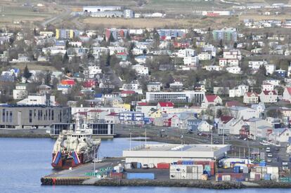 Vista de la ciudad portuaria de Akureyri, en Islandia.