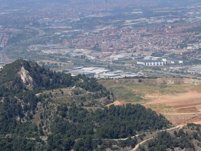 La cantera de caliza de Turó de Montcada, en Barcelona, después (2017) de los trabajos de restauración.