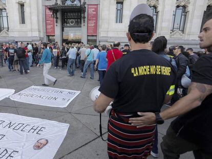 Manifestación de policías municipales ante el Ayuntamiento de Madrid contra la política de su concejal Javier Barbero.