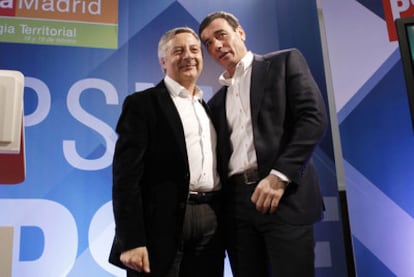 El ministro de Fomento, José Blanco, junto al secretario general del PSM, Tomás Gómez.