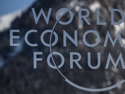 Logotipo do Fórum Econômico Mundial em Davos.