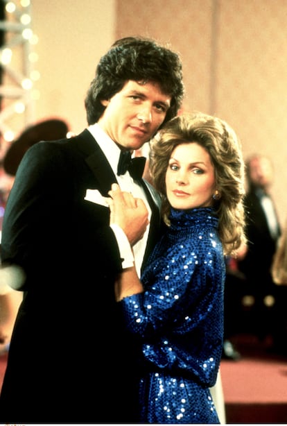 A pesar de que probó suerte como actriz en distintos proyectos (en la imagen en Dallas), Priscilla ha tenido más éxito como mujer de negocios en calidad de coalbacea de la herencia de Elvis, que es una de las celebridades que más ingresos sigue generando después de su muerte (50 millones de dólares el último año, según la revista Forbes). El que fuera su marido durante seis años grabó más de 700 canciones, participó en 31 películas y vendió más de mil millones de discos. 

13/ cordon press