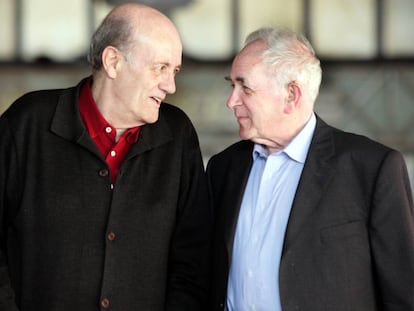 Javier Muguerza (a la izquierda) con el también filósofo Ernest Tugendhat, en 2005. 