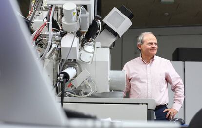 El ingeniero Javier Llorca, en el IMDEA Materiales, en Getafe, ayer.