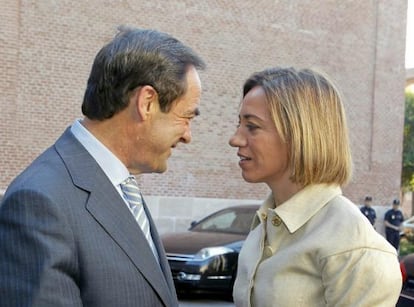 El presidente del Congreso, José Bono, y la ministra de Defensa, Carme Chacón