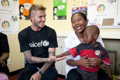 David Beckham, el 3 de diciembre de 2009, en una de sus visitas como embajador de Unicef a Ciudad del Cabo (Sudáfrica).
