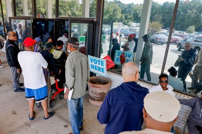 Lines of voters in Decatur, Georgia, on Tuesday.