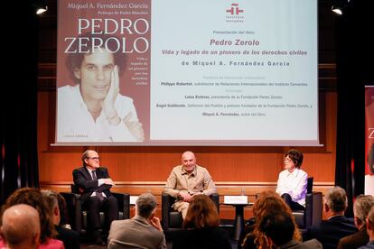 Ángel Gabilondo, Miquel A. Fernandez y Luisa Estévez durante la presentación del libro 'Pedro Zerolo. Vida y legado de un pionero por los derechos civiles' en el Instituto Cervanes de Madrid el miércoles. 