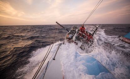 El Vestas 11th Hour Racing durante la primera etapa de la Volvo Ocean Race