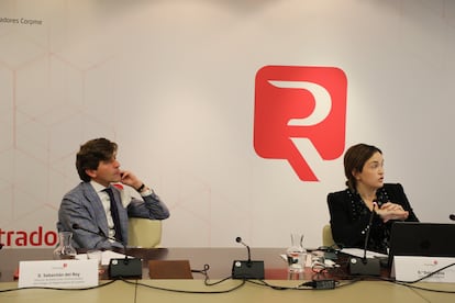 El director de Relaciones Institucionales del Colegio de Registradores, Sebastián del Rey, y la directora de Responsabilidad Social Corporativa, Dulce Calvo, en la presentación del informe sobre equilibrio de género en consejos de administración

08/03/2023