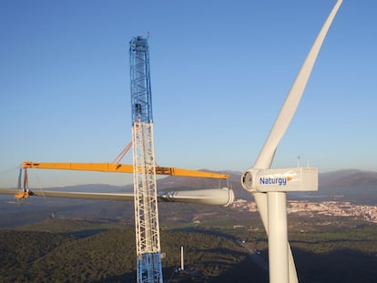 Construcción de un parque eólico de Naturgy en Cáceres.