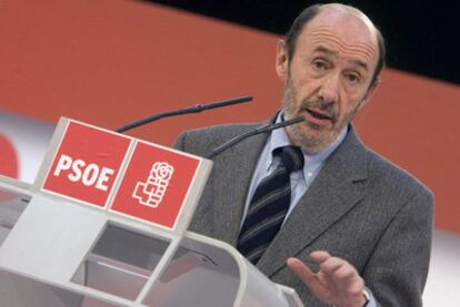 El vicepresidente primero del Gobierno, Alfredo Pérez Rubalcaba, en un acto del PSOE ayer en Guadalajara.