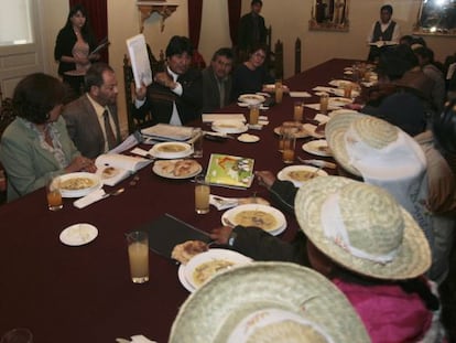 Evo Morales dialoga con representantes de pueblos ind&iacute;genas del TIPNIS. 
