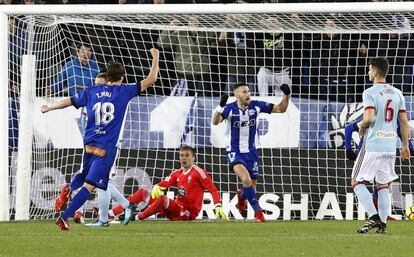 Pedraza celebra el primer gol del Alavés al Celta.