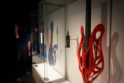 Imagen de instrumentos musicales generados por impresión en 3D, en la exposición de CosmoCaixa. 