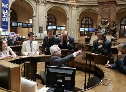 Corro central en el parqu de la Bolsa de Madrid ayer, ltimo da de contratacin.